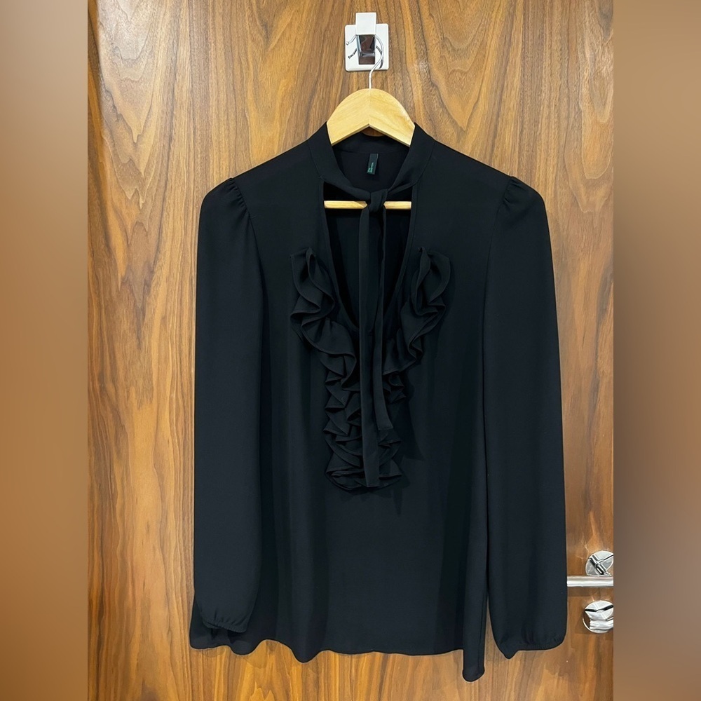 Black Ruffle Tie-Neck Flowy Blouse | Size S